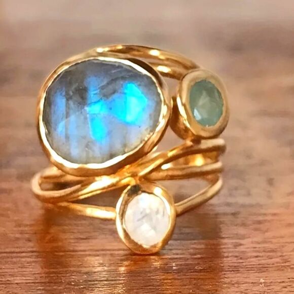Nilcashopper Jewelry Jewelry - Fantasy Ring Gold Tone Glass Appliqués Blue White Iridescent